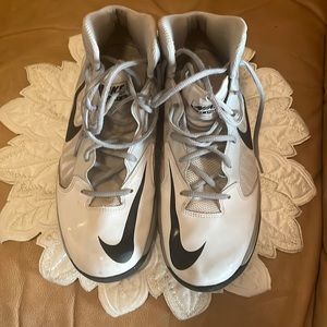 Nike Sz 9.5 Mens Basketball Shoes